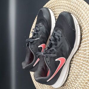 NIKE Downshifter 6 Size 10